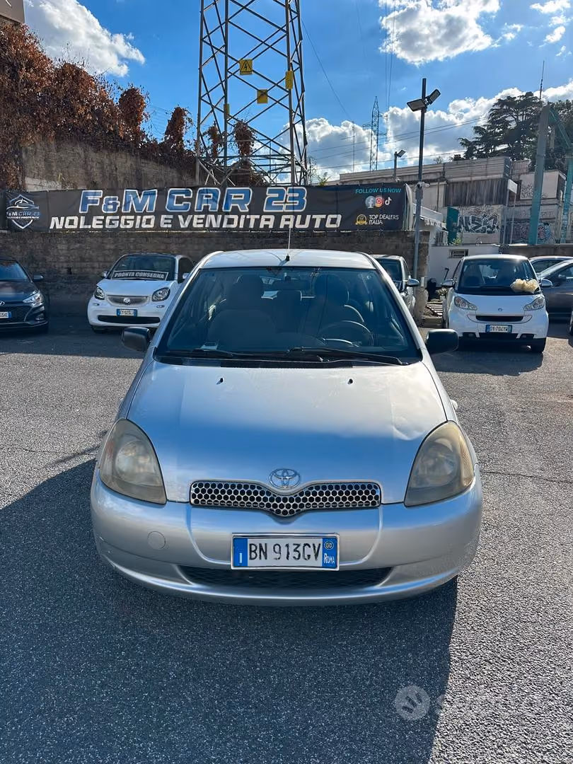 Toyota Yaris 1.0i 16V cat 3 porte Sol, foto 1 di 13